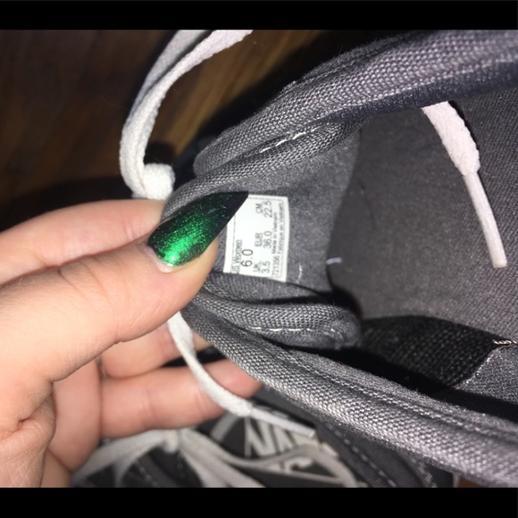 VANS NEVER WORN! NWOT - Picture 6 of 7